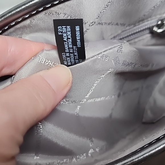 Michael Kors Jet Set Medium Carryall Tote Bag Silver Multi NWT - Picture 9 of 13